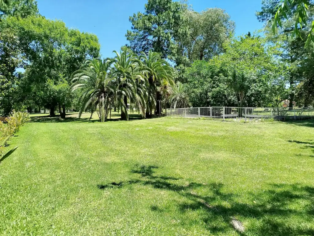 C.C. Los Cardales Lote al Golf con pileta en calle cortada, Unico