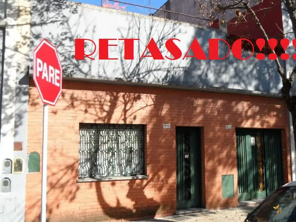 RETASADO! CASA SOBRE LOTE PROPIO 7.50X15. 5 AMBIENTES CON COCHERA.PATIO CUBIERTO Y TERRAZA.