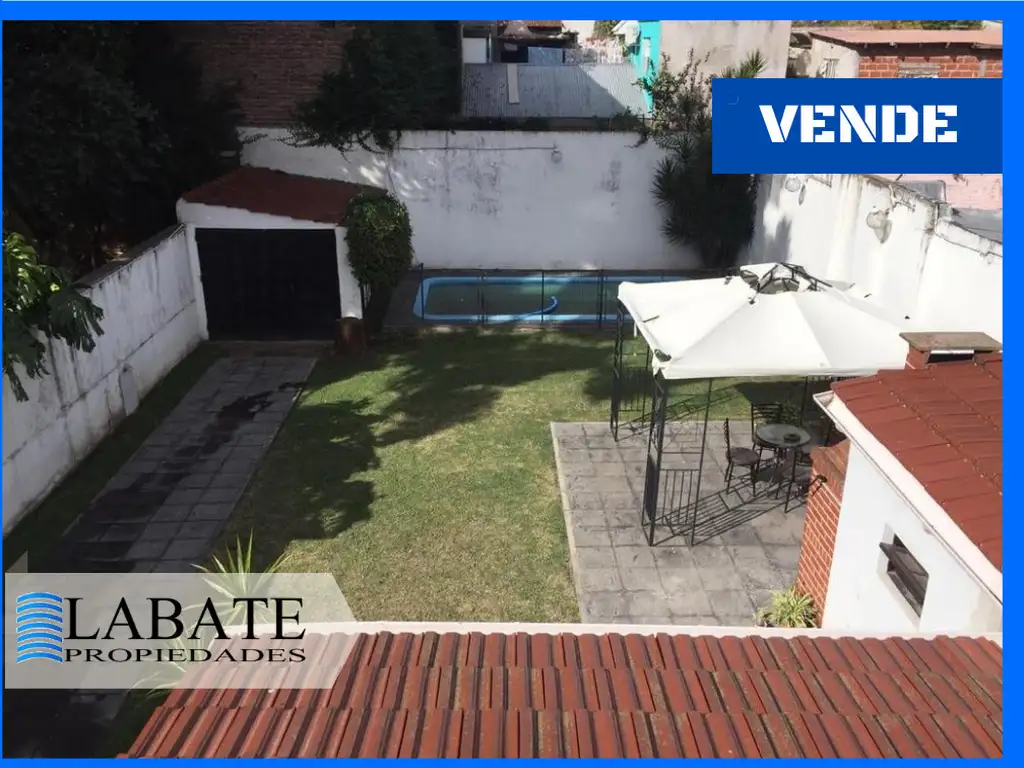 Hermosa casa de 4 ambientes con amplio jardin y pileta, sobre lote de 420mts reciclada