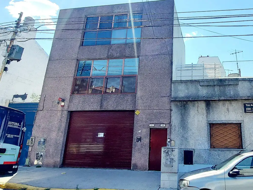 IMPORTANTE INMUEBLE DE TRES PISOS COMERCIAL INDUSTRIAL OFICINAS VILLA GRAL MITRE