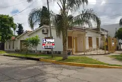 Chalet en Venta en Villa Luzuriaga - ESCUCHAN OFERTAS