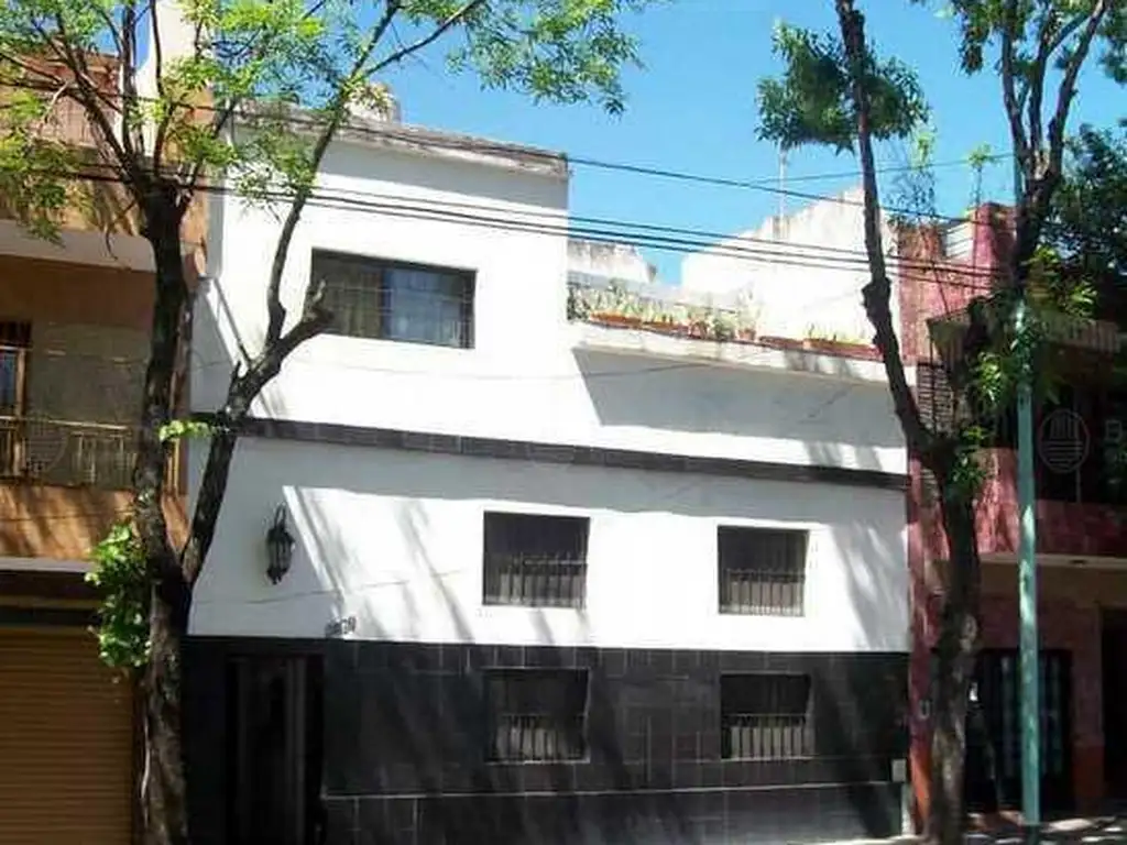 Casa de Lote Propio en Venta - 7 Ambientes - Boedo