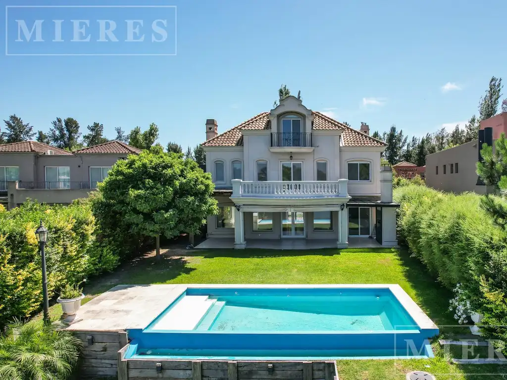 Muy linda casa en venta a La Laguna en San isidro Labrador, Villanueva.