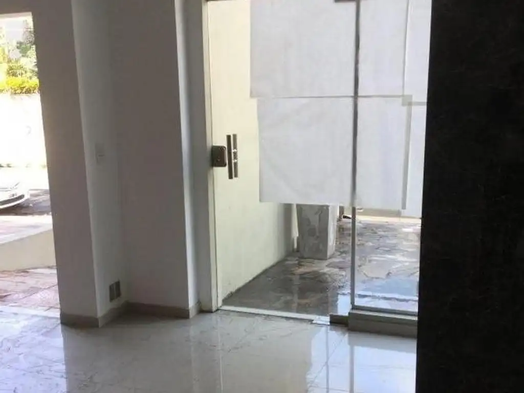 Local Banfield Este, precio rebajado.! incluye una terraza