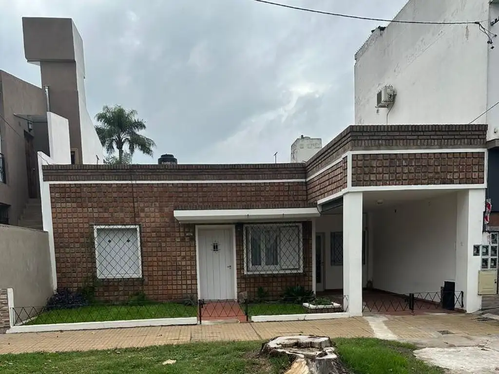 VENTA CASA MERLO 3 DORMITORIOS