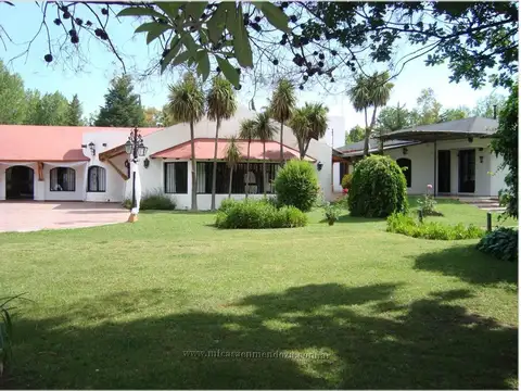 CASA CON SALÓN DE FIESTAS EN MENDOZA, PISCINA, PARQUE, QUINC