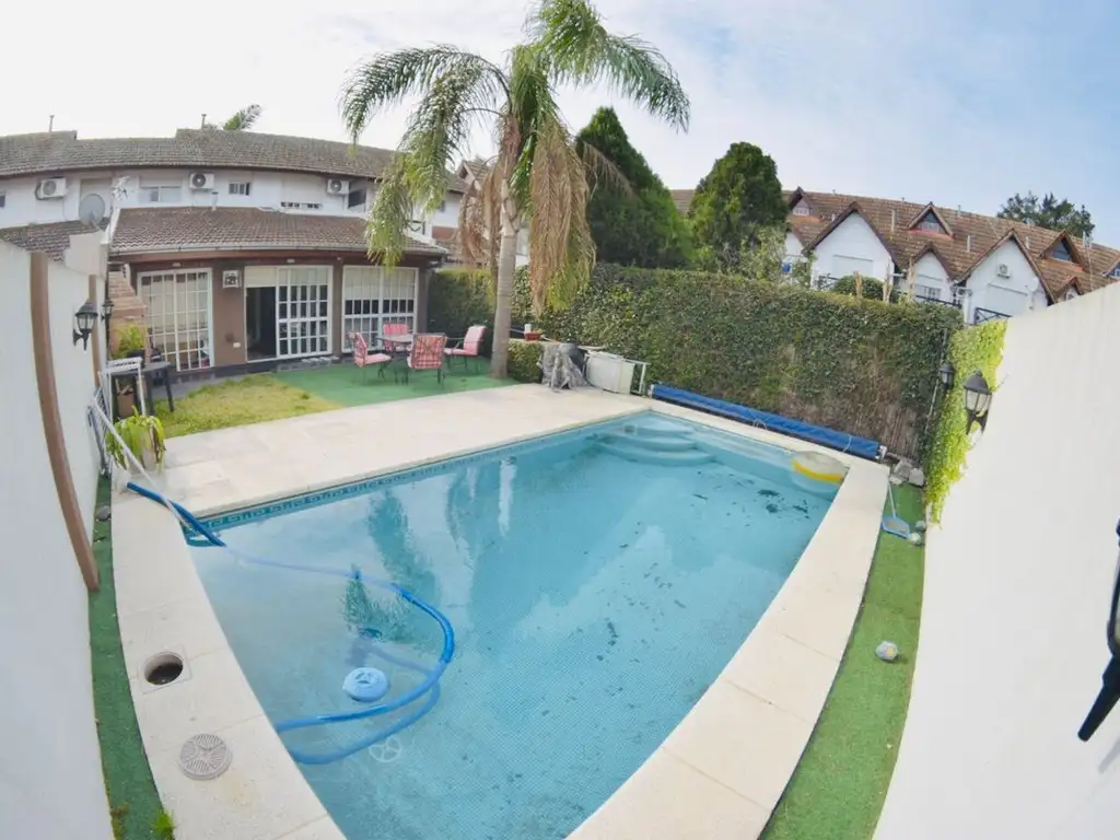 CASA DUPLEX EN VENTA CON PILETA  4 AMB LOS ROBLES