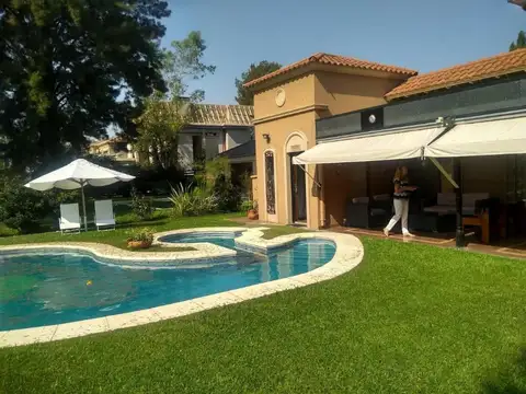 Casa en Venta - 6 ambientes - USD 1.100.000