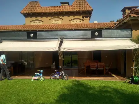 Casa en Venta con cochera