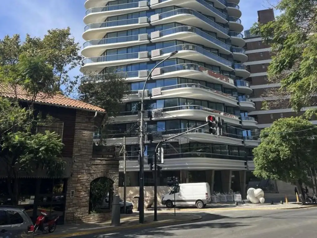 Edificio Selene, amplia vista al río 3 dormitorios en suite