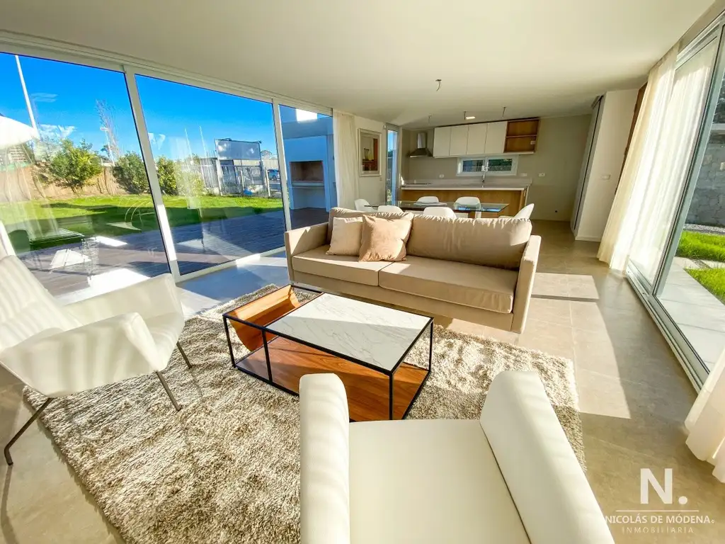 Casa a estrenar en venta en barrio privado Punta del Este