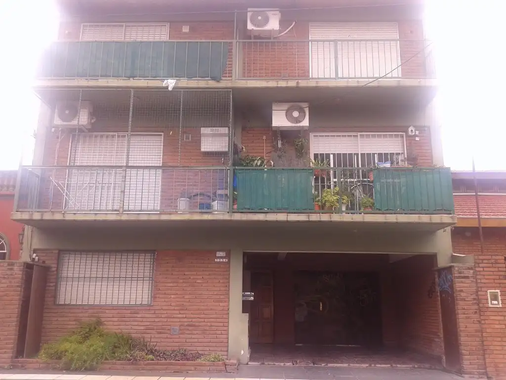 VENDE DEPTO.2 AMB CON COCHERA. -SAN ANDRES-