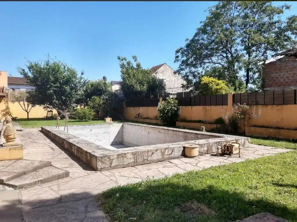 En venta lote con pileta a 250m de Ruta 8 - Los Polvorines