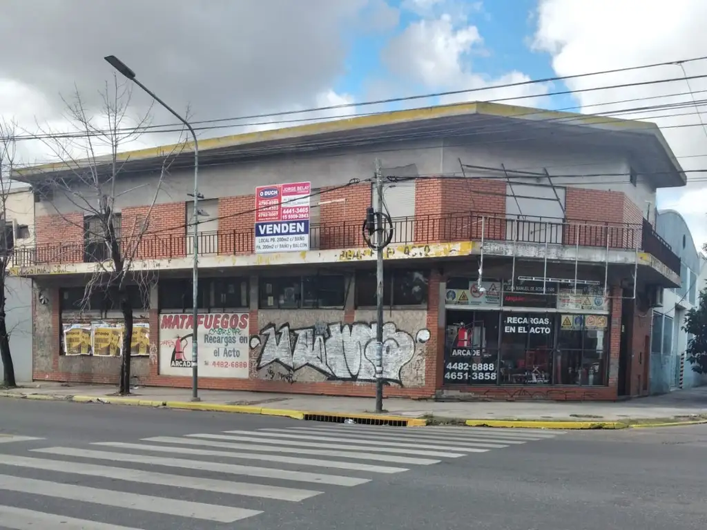 Bolivar esquina Av. J.M. de Rosas