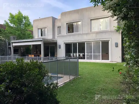 Casa en alquiler con muebles en  Senderos II