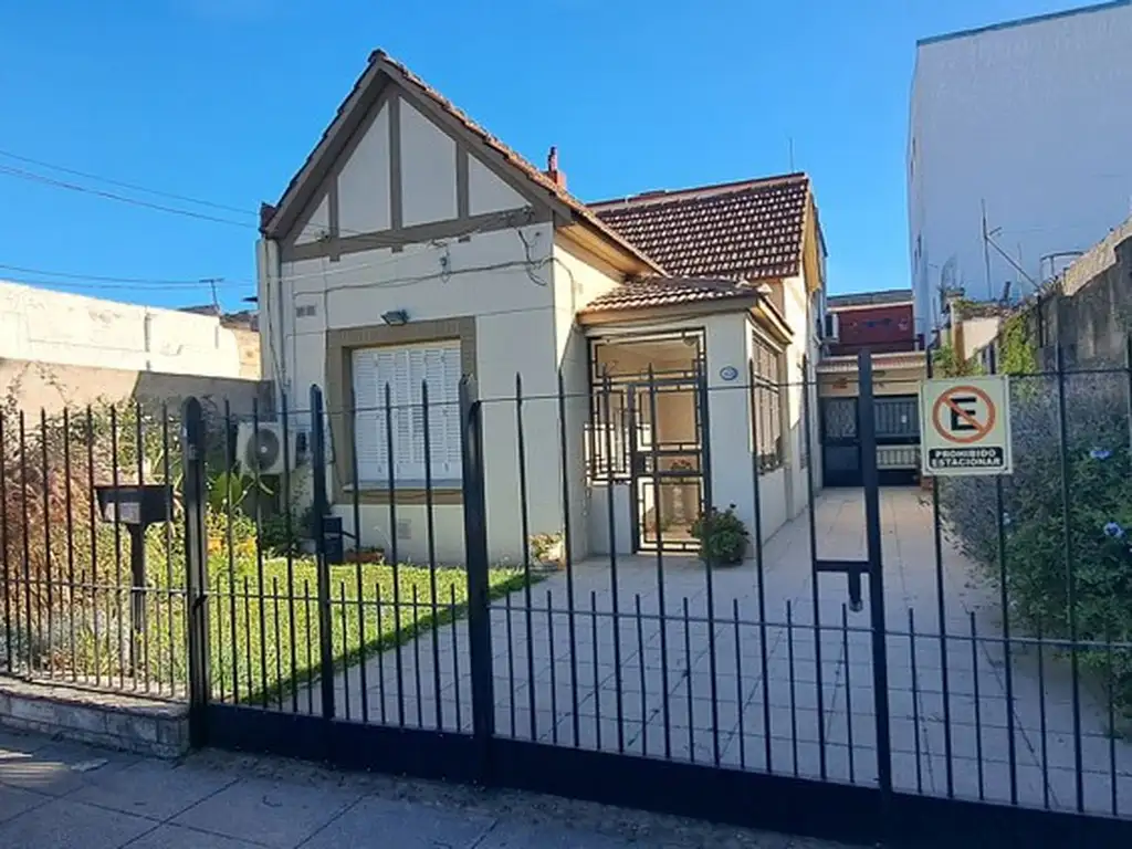 Casa  en Venta ubicado en Villa Raffo, Tres de Febrero, G.B.A. Zona Oeste