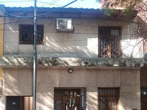 VENTA CASA MAS 2 DEPARTAMENTOS BARRIO ALBERDI