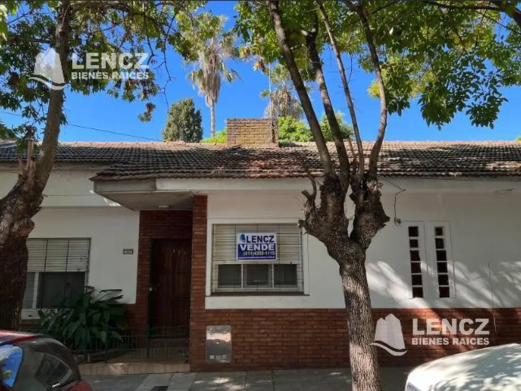 OPORTUNIDAD! VENTA CASA ( APTA CREDITO) - C/GARAGE Y PATIO A 3 CUADRAS DE LA PLAZA DE LA CRUZ