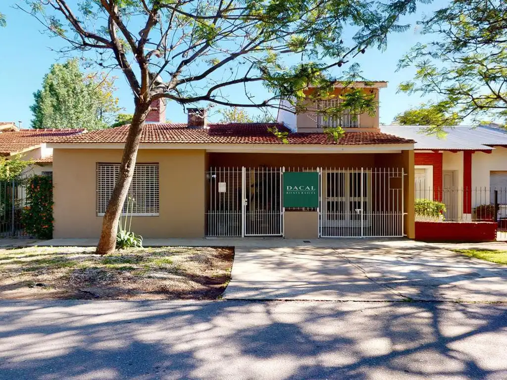 Casa en Venta en Gonnet - Dacal Bienes Raíces