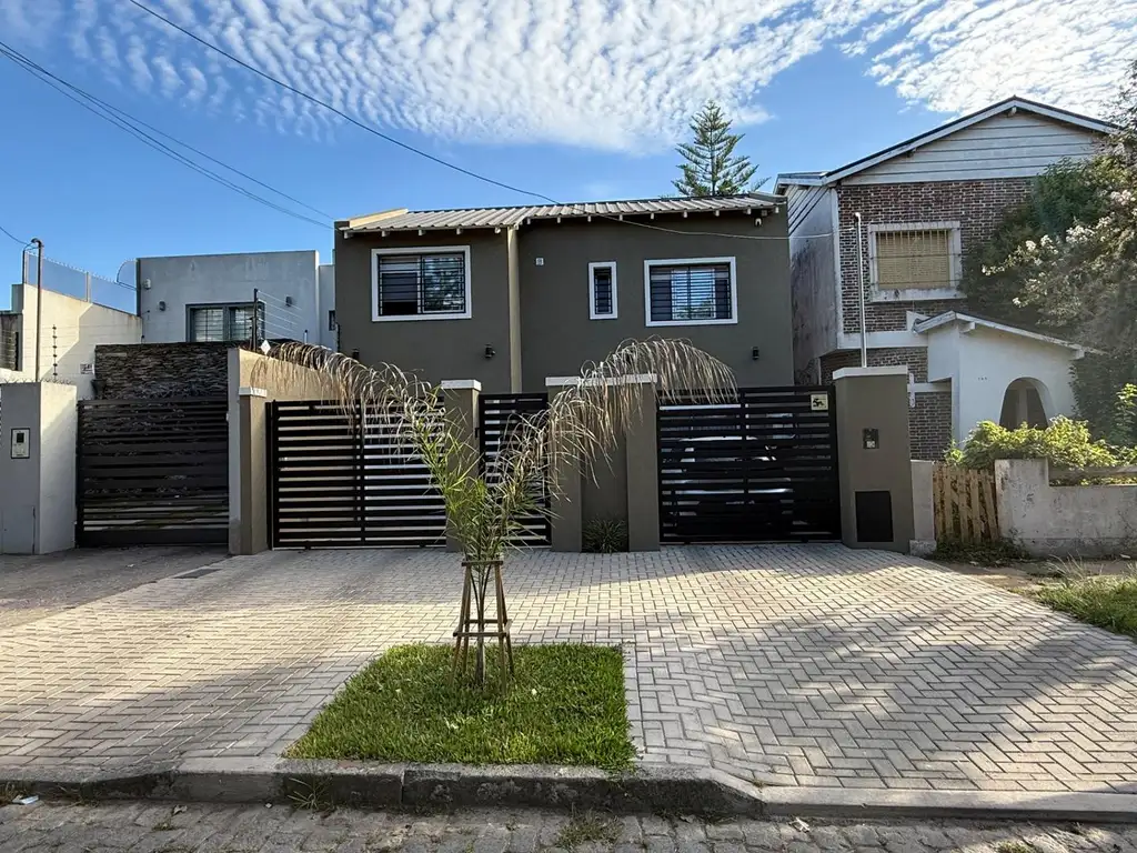 Venta casa Chalet parque pileta Banfield apto crédito