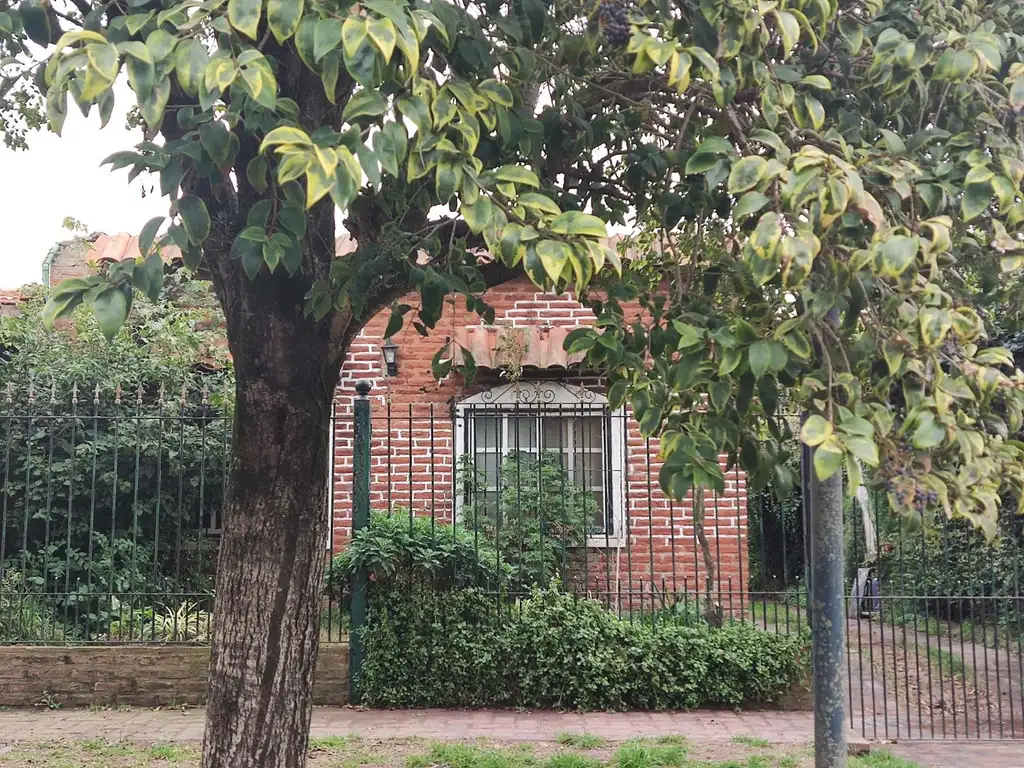 CASA A METROS DE LA LAGUNA