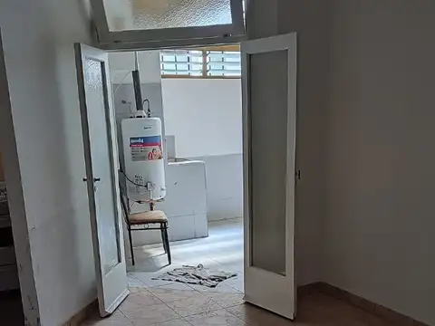 VENTA DE DEPARTAMENTO DE 2 AMBIENTES CON PATIO