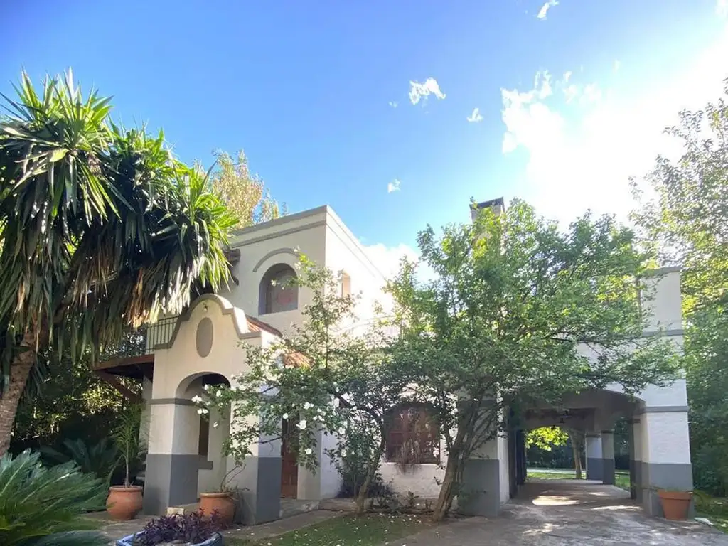 Casa en venta en Las Casuarinas Lujan