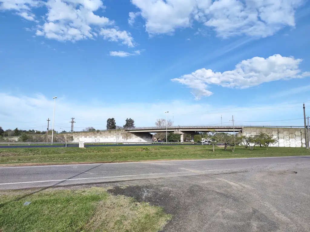 Terreno Comercial sobre colectora Acceso Oeste km 71 Lujan