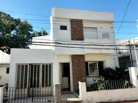 CASA DOS PLANTAS COCHERA  EN CONDOMINIO