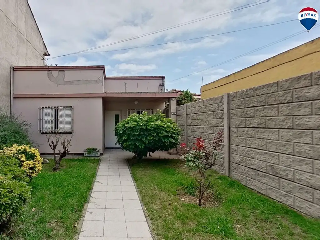 VENTA PH 2 AMBIENTES CON PATIO Y JARDIN BERNAL