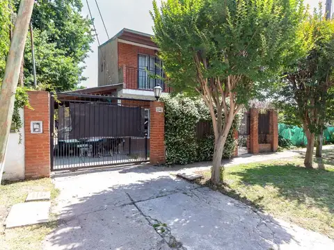 VENTA/PERMUTA CASA 4 AMB. C/PILETA  LA REJA MORENO