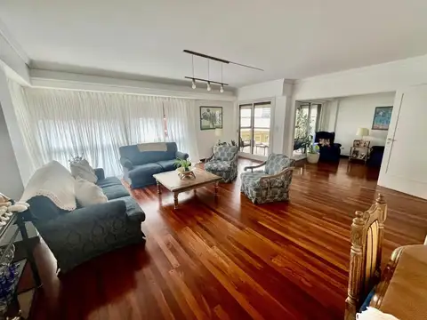 Olivos, Lindisimo Departamento en  Venta de 4 dormitorios, cochera y baulera