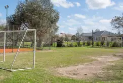 Actividades deportivas futbol, tenis en el Barrio cerrado, La Montura