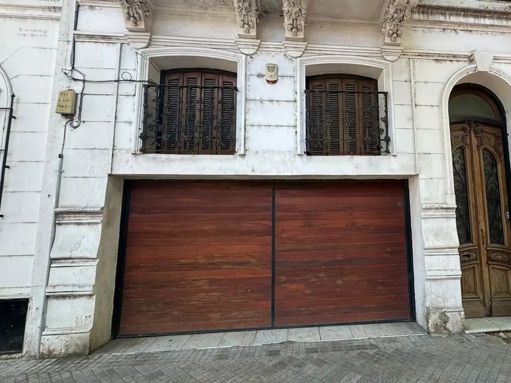 GRAN CASA DE ESTILO EN PLENO  LOURDES A PASOS DEL CENTRO