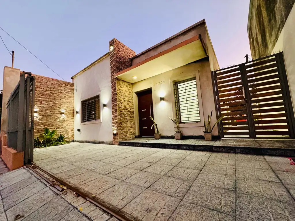 Casa en venta de 3 ambientes en Berazategui. APTA A CREDITO HIPOTECARIO