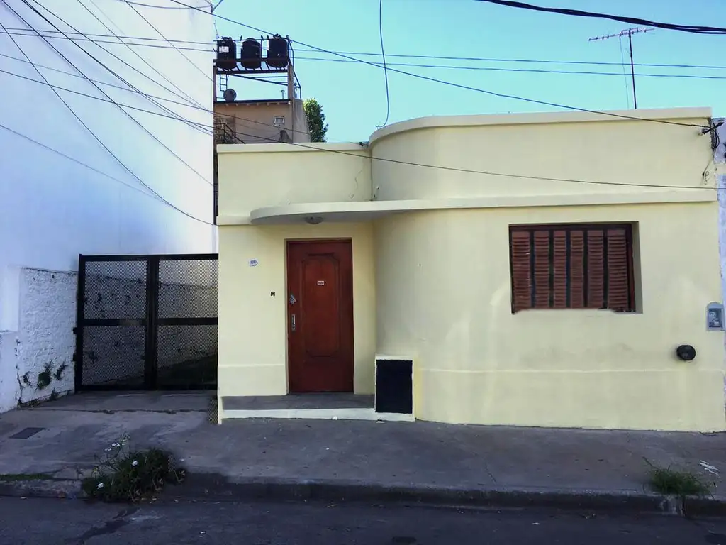 Casa 3 amb c/cochera y fondo libre - Morón