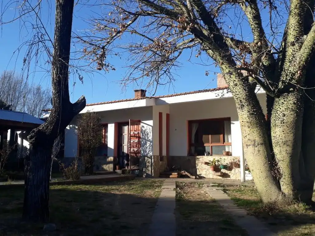 En Venta Casa con Departamento y Cabaña anexos...en Villa de Las Rosas..Traslasierras