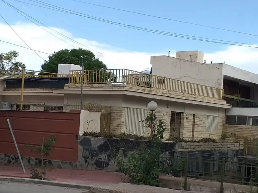 Casa Sexta Sección, Una Planta,, 3 Dormitorios, 3 Baños, Terraza, Cochera