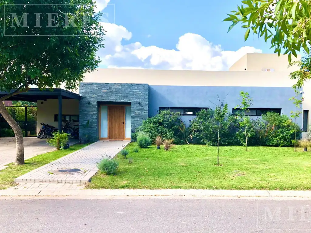 Casa en alquiler anual en Haras Santa María Barrio El Remanso