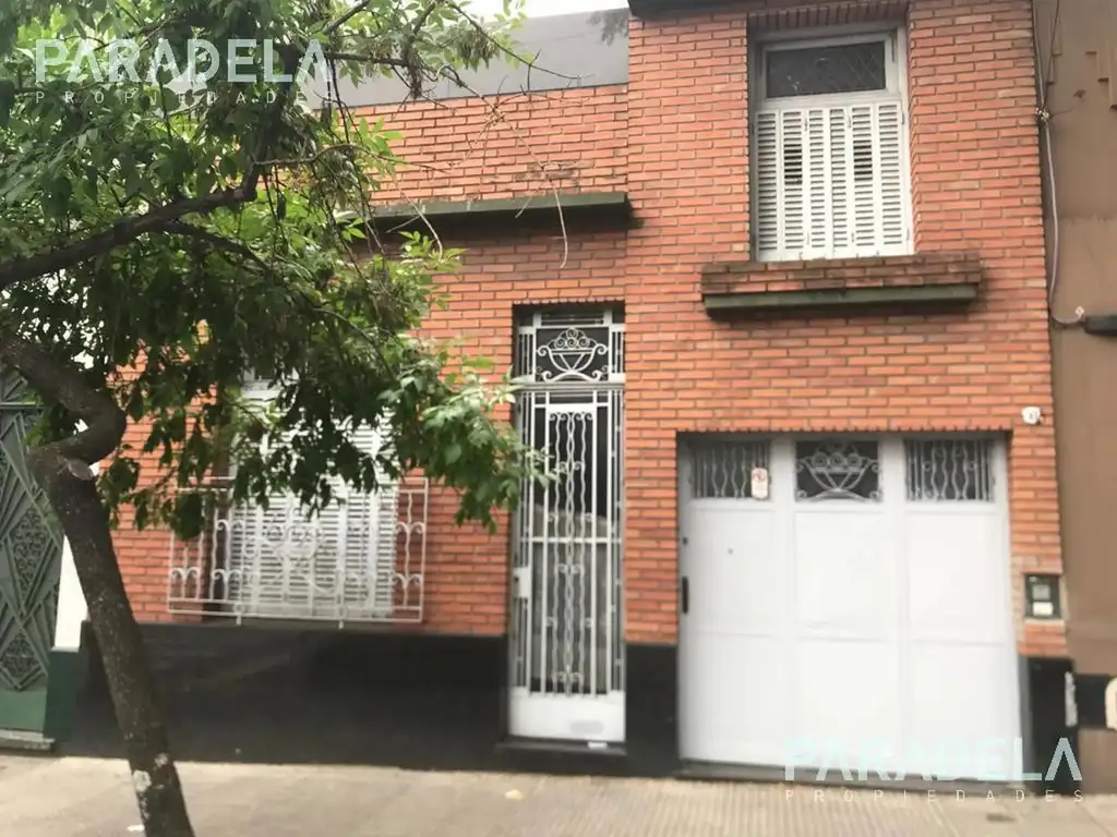 Casa en venta - Zona Boedo - a RECICLAR - Asamblea al 90