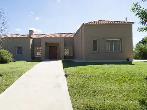 Casa en venta en barrio Los Jazmines, Pilar del Este - Foto 0