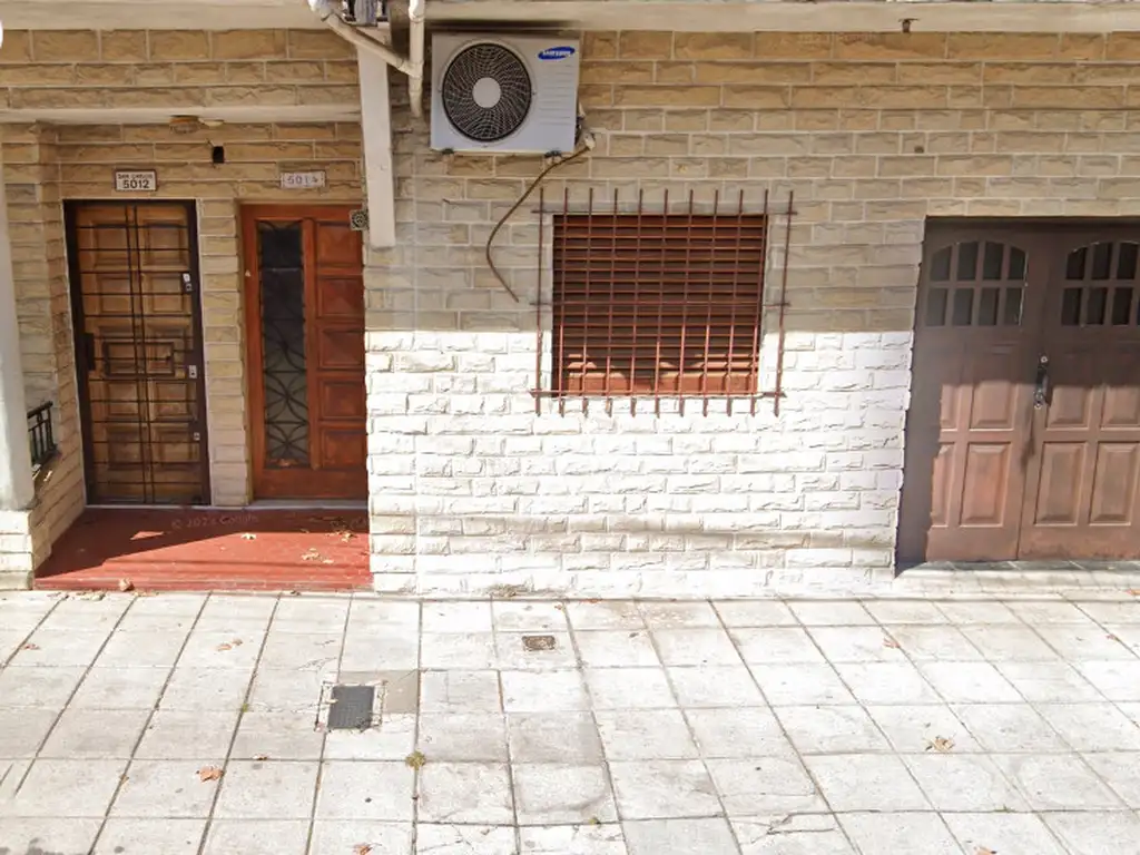 VENTA - PH 4 AMB  CON COCHERA AL FRENTE Y PATIO CON PARRILLA.-