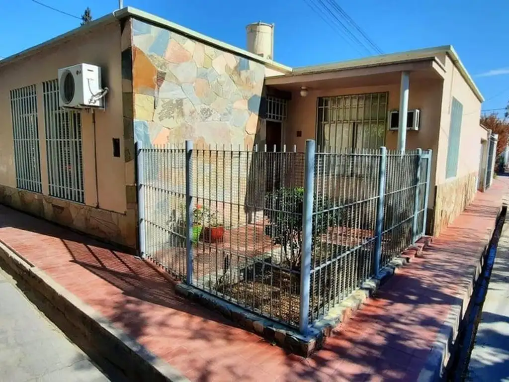 CASA ESQUINA EN VENTA B° PRIVADO BUCI VILLA NUEVA