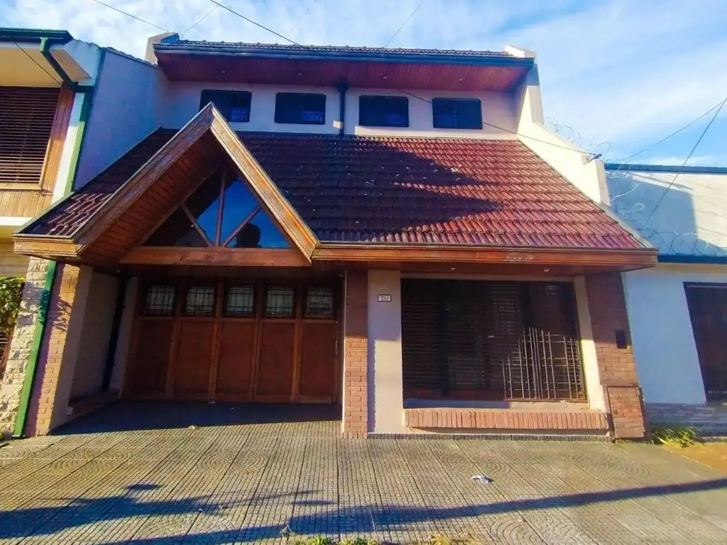 VENTA CASA 4 AMB COCHERA QUINCHO PATIO QUILMES