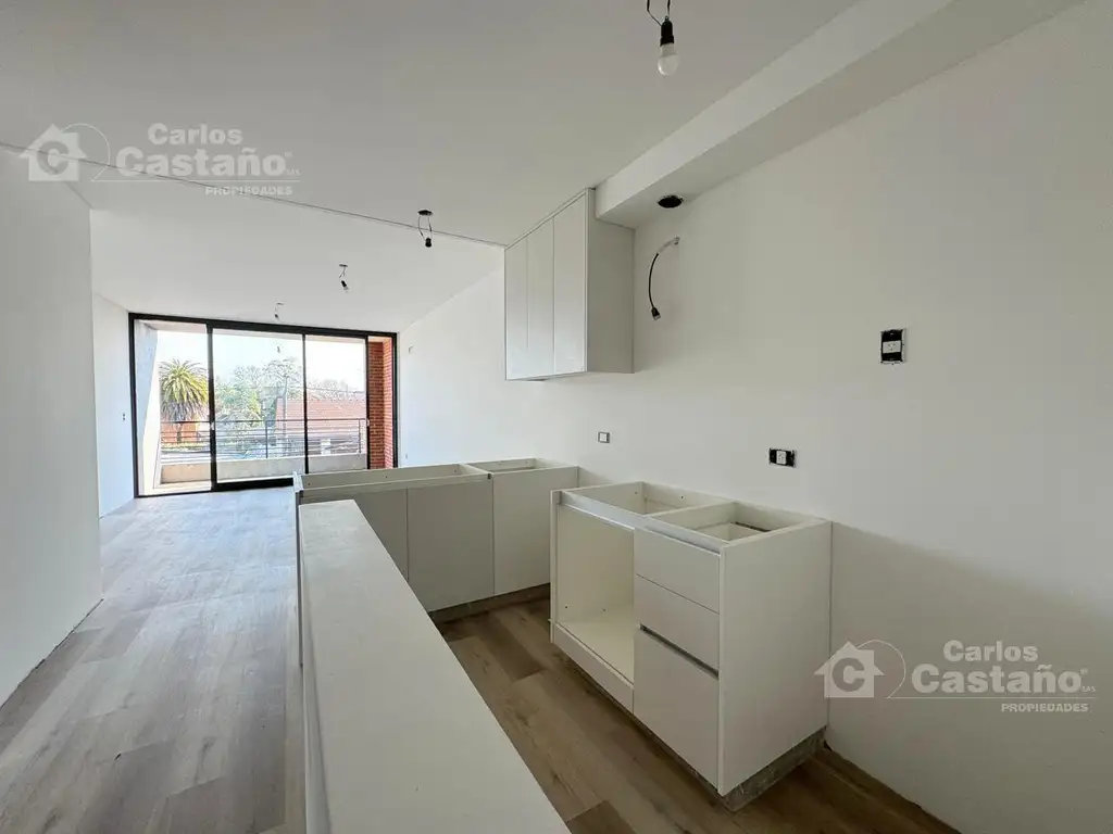 Moderno Exc. Semi.Piso 2 Amb. de Categoría con Balcón, Cochera   Quincho a Estrenar