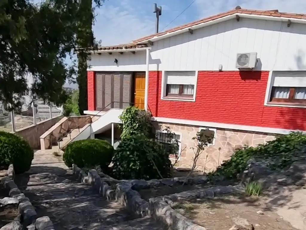 LINDA CASA EN CARLOS PAZ EN VENTA, CON 2.100 MT2 DE TERRENO A 12 CUADRAS DEL CENTRO,Gran Oportunidad