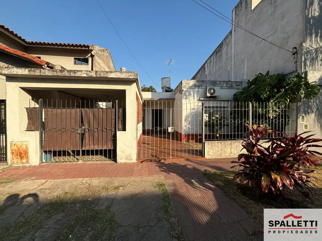 Casa en venta de 2 dormitorios c/ cochera en Ramos Mejía