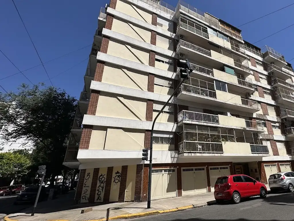 3 AMBIENTES AL FRENTE CON BALCON