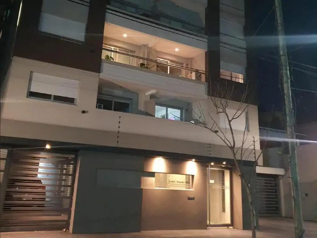 VENTA DE DEPARTAMENTO 3 AMBIENTES EN ITUZAINGO NORTE, EDIFICIO CUBIC (3472)