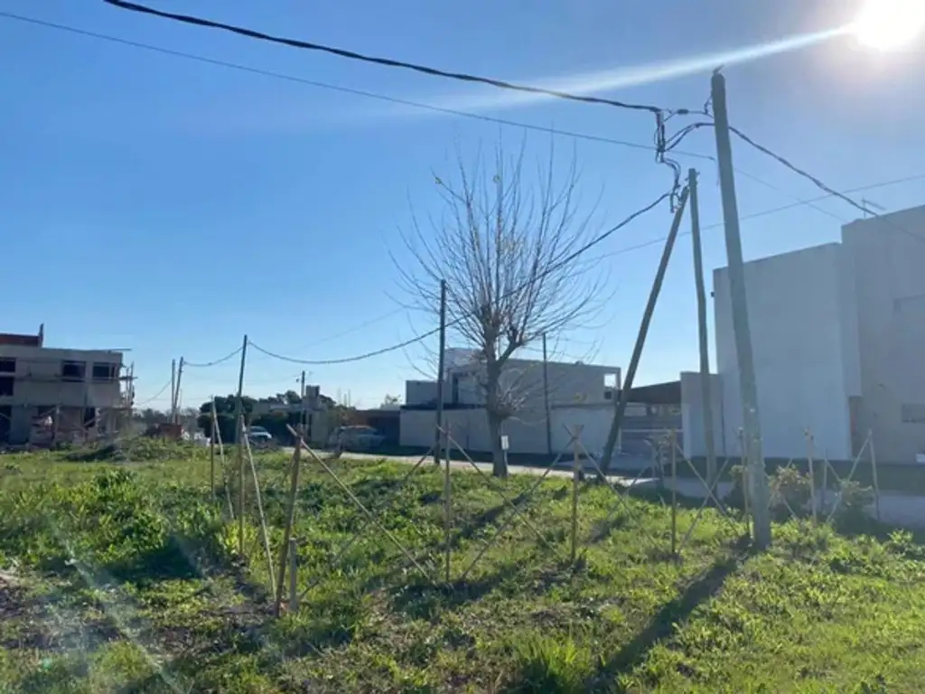 Terreno en venta en Parque Sicardi, La Plata